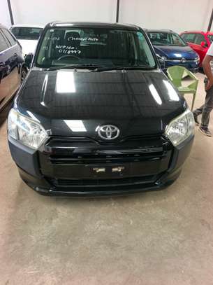 Toyota succeed TxG black image 8