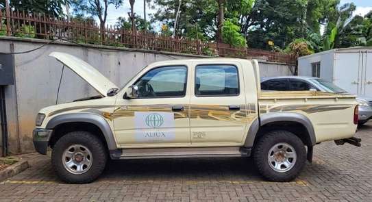 Toyota Hilux Double Cabin 4WD image 3