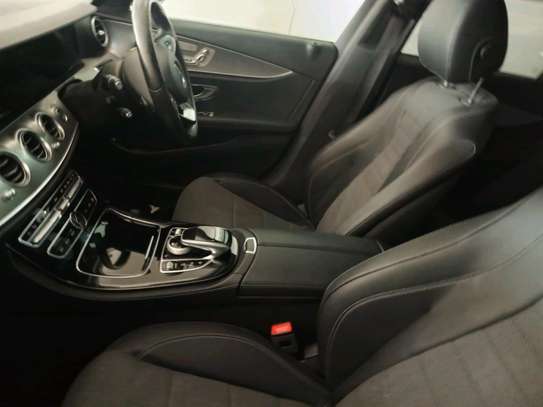 Mercedes Benz e200, 2018 model image 3