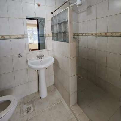 🏡 Elegant 4 Bedroom Villa To Let in Kileleshwa image 13