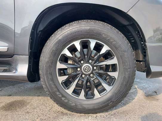 Toyota Prado SUV VX-L Gray Spacious Interior Alloy Wheels image 5