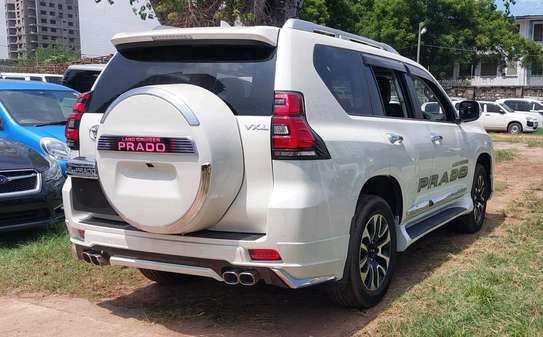 Toyota Land cruiser prado VXL white color 2018 image 8