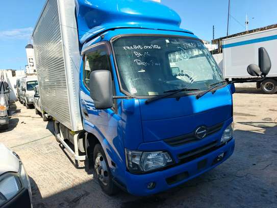 Hino Dutro boxbody image 10
