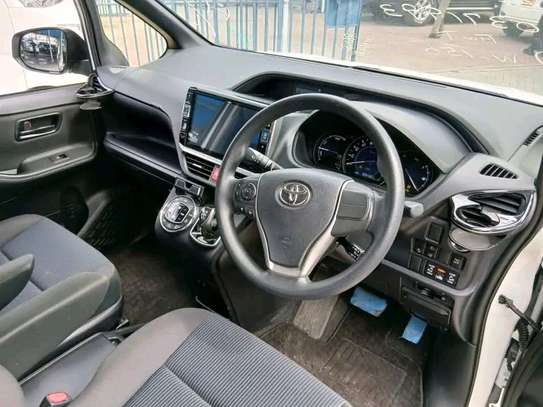 Toyota Voxy HYBRID white 2019 image 6