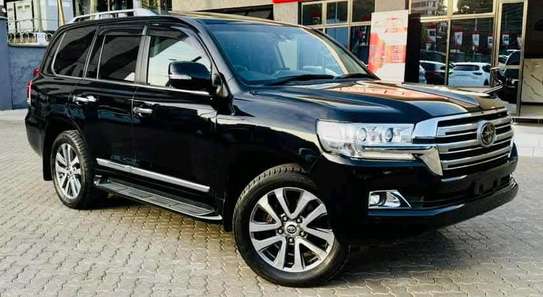 Toyota Land cruiser ZX V8 black color 2018 model image 8