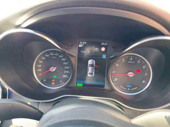 MERCEDES BENZ C200 2019 image 8