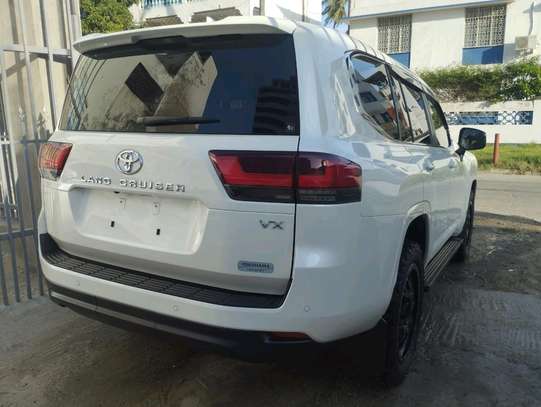 Toyota Land cruiser VX White 2021 image 7