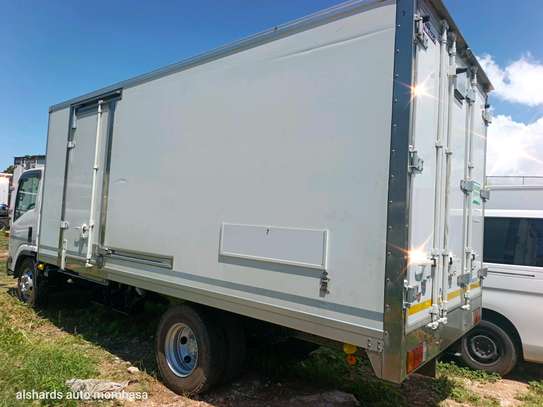 ISUZU NPR88 box body image 4