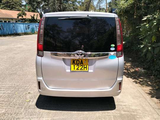 TOYOTA NOAH NEW SHAPE 2014 MODEL image 5