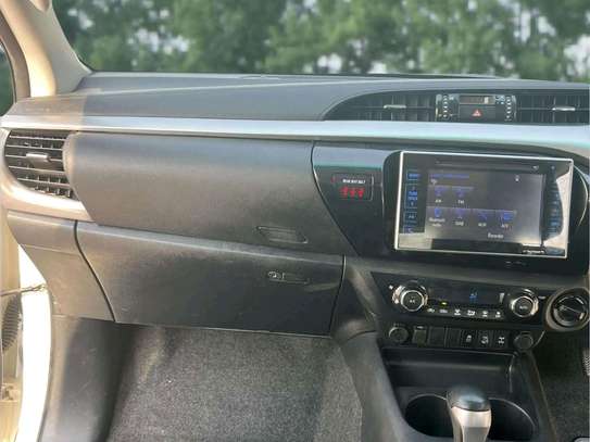 Toyota grand hiace 16 seater image 13