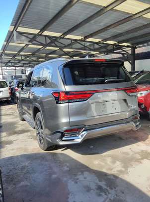 Lexus Lx600 SPORT Grey 2023 image 14