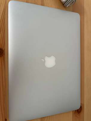 MacBook Air 2015 13.3" Retina Display  i5 4GB RAM 128GB SSD image 3