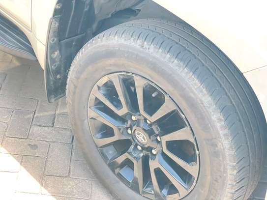 TOYOTA LANDCRUISER PRADO TX.L 2019MODEL SUNROOF  7 SEATER image 3