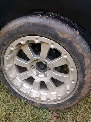 Prado 20 inches alloy rims in very good condition. image 2