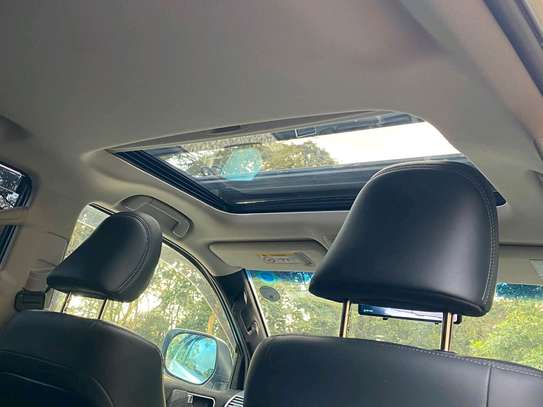 Toyota Land cruiser prado TXL image 4