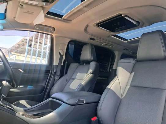Toyota Alphard  with  sunroof image 4