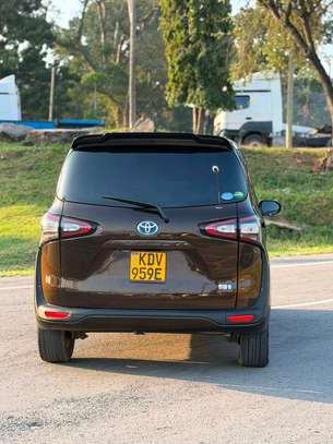 TOYOTA SIENTA HYBRID 2018MODEL 7 SEATER image 4