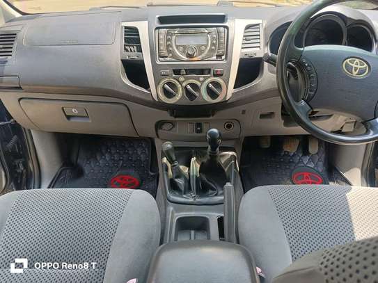 TOYOTA HILUX DOUBLE CAB MANUAL 2011 MODEL image 9