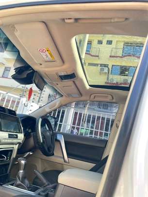 TOYOTA LANDCRUISER PRADO TX.L 2018 SUNROOF DIESEL 7SEATER image 4