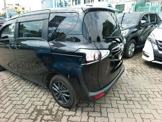 Toyota sienta hybrid image 3