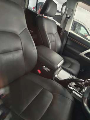 Toyota Land Cruiser ZX V8 sunroof black 2018 image 3