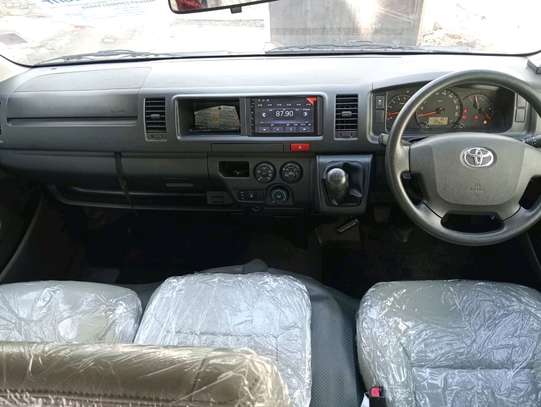 TOYOTA HIACE 9L COMMUTER 2019MODEL MANUAL DIESEL image 12