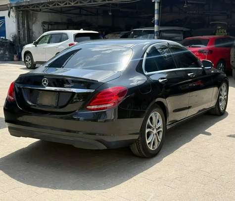 Mercedes Benz C200 black image 3