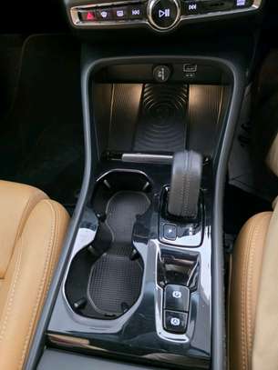 VOLVO XC40 T4  2018MODEL FULLY LOADED image 3