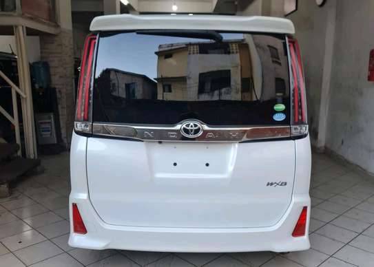 Toyota Noah WXB 2018 4wd optional image 2