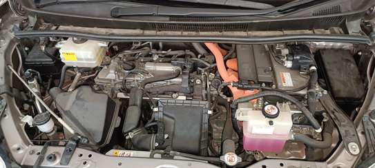 Toyota Noah hybrid Gold 2018 image 3