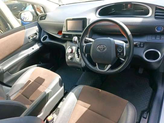 Toyota sienta hybrid image 6