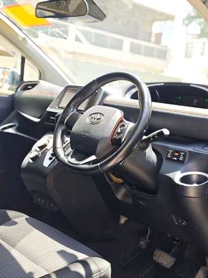 Toyota Sienta hybrid 7seater white 2019 image 8