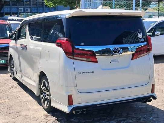 Toyota Alphard  with  sunroof image 3