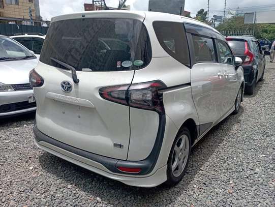 Make Toyota Sienta white color fully loaded 2019 model. image 2