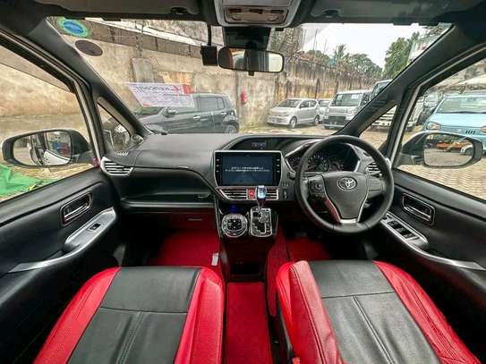 Toyota Noah hybrid white WxB ZRR 2019 image 5