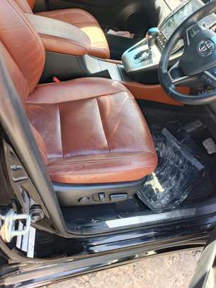Toyota Harrier hybrid black image 4