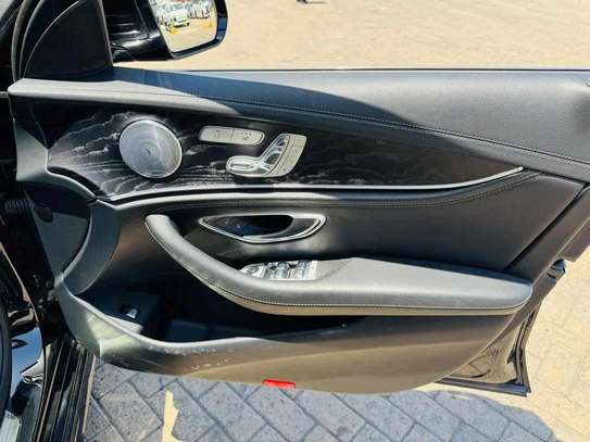 Mercedes Benz E200 black 2018 image 4