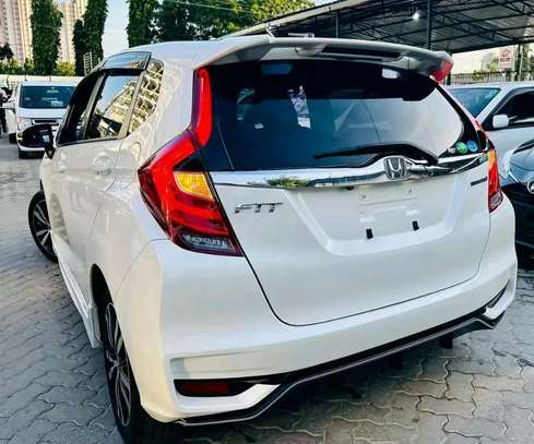 Honda fit hybrid 1500 cc image 5