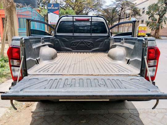 ISUZU D-MAX SINGLE CAB MANUAL LOCALLY ASSEMBLED image 9