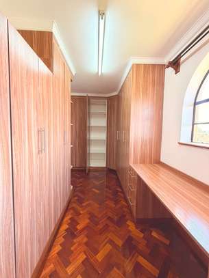 5 Bed Townhouse with En Suite in Kitisuru image 8