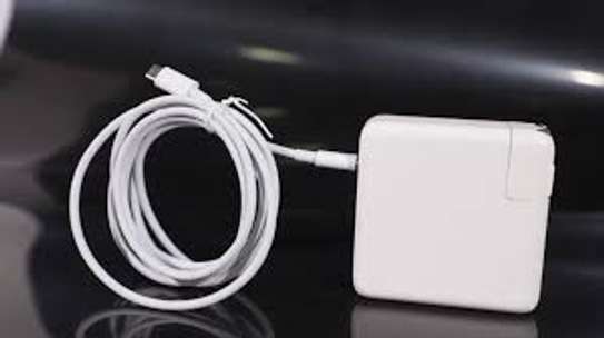 Apple 61W USB Type-C Power Adapter image 2