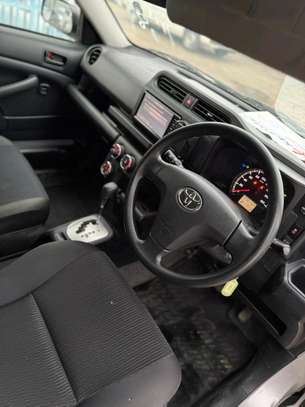 Toyota  succeed silver image 4