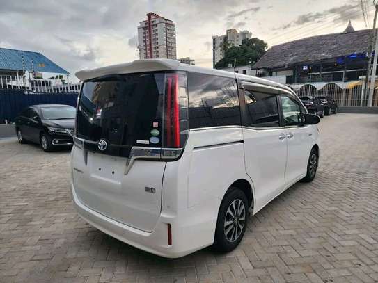 TOYOTA ESQUIREHYBRID,2019 2WD,(WE ACCEPT HIRE PURCHASE) image 3