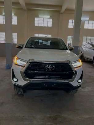 Toyota Hilux image 2