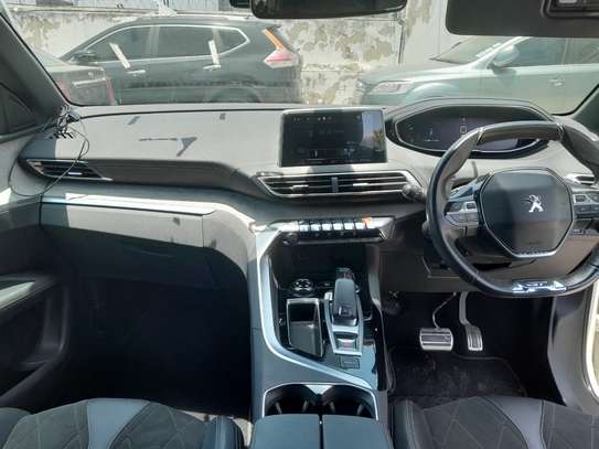 Peugeot  3008 Gt image 2
