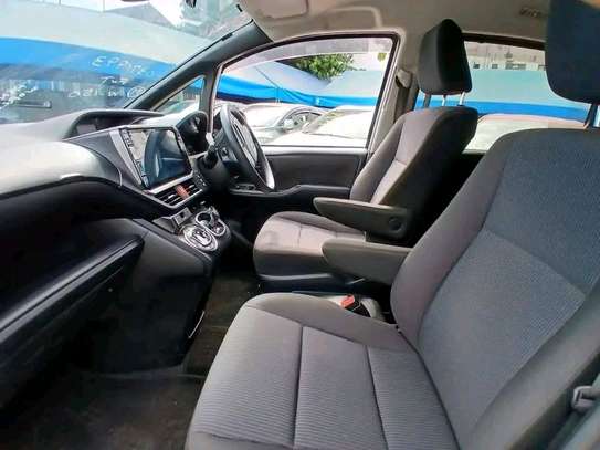 Toyota Voxy HYBRID white 2019 image 3