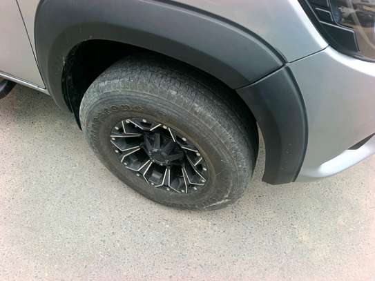 Toyota Hilux  4by4 image 8