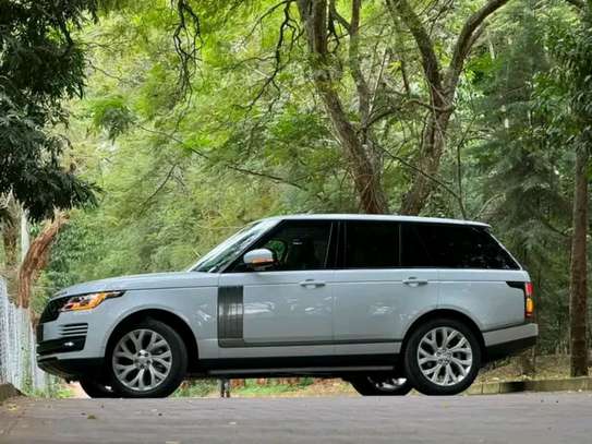 2019 Range Rover Vogue image 4