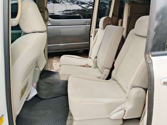 TOYOTA NOAH SECOND EDITION 2010 MODEL image 12