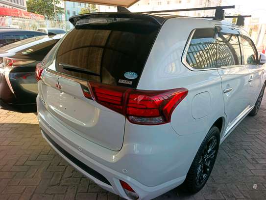 Mitsubishi outlander hybrid sunroof image 3